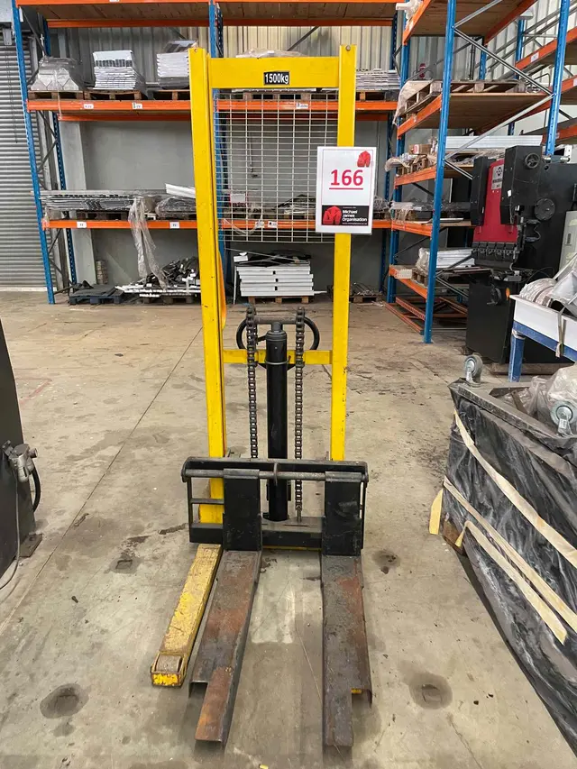 EEZEEROLL HYDRAULIC LIFTER 1500KG