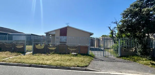 Onsite Deceased Estate Auction - Quaint Home - Bothasig A-3553