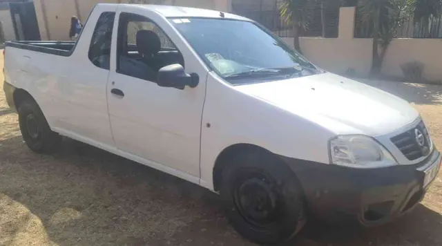 2013 Nissan Np200
