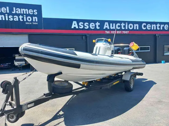 Flite 6.5-meter Duck with 2 x 115HP Outboard Engines on Single Axle Trailer