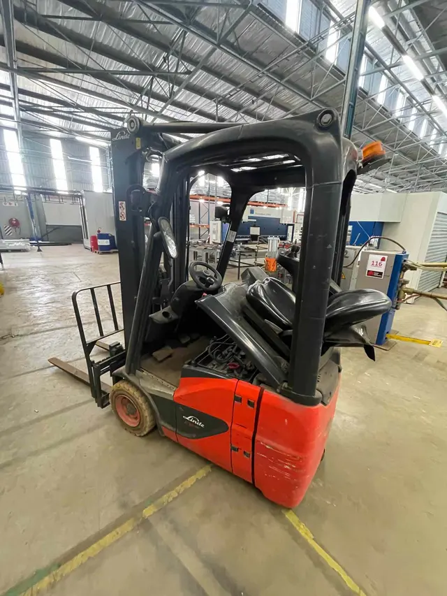 LINDE FORKLIFT (GAS)
HOURS: TBC