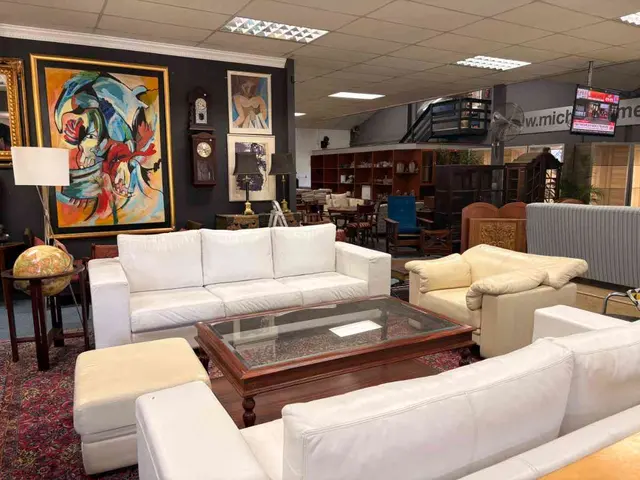 Household Furniture & Collectables