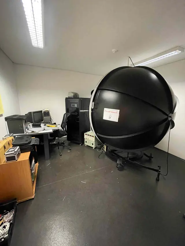 UPSTAIRS LOT: ITERGRATING SPHERE MACHINE, DESK, CREDENZA, COMPUTER, ALL FITTINGS & ACCESSORIES FOR MACHINE.