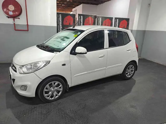 2015 HYUNDAI i10 1.1 GLS/MOTION