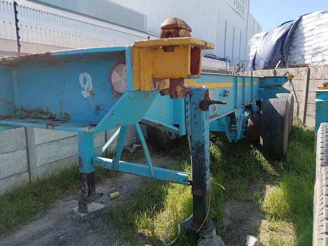1986 HENRED FRUEHAUF DOUBLE AXLE SKELETAL (NON RUNNER)