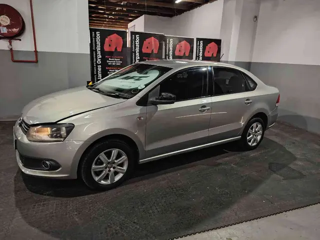 2013 VOLKSWAGEN POLO 1.6 COMFORTLINE