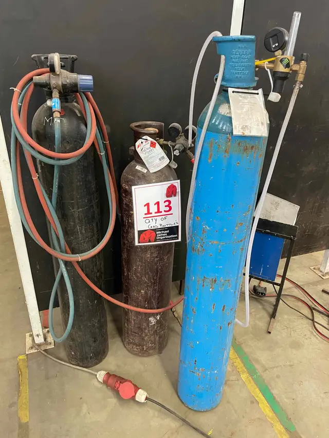 QTY GASS BOTTLES & PIPING