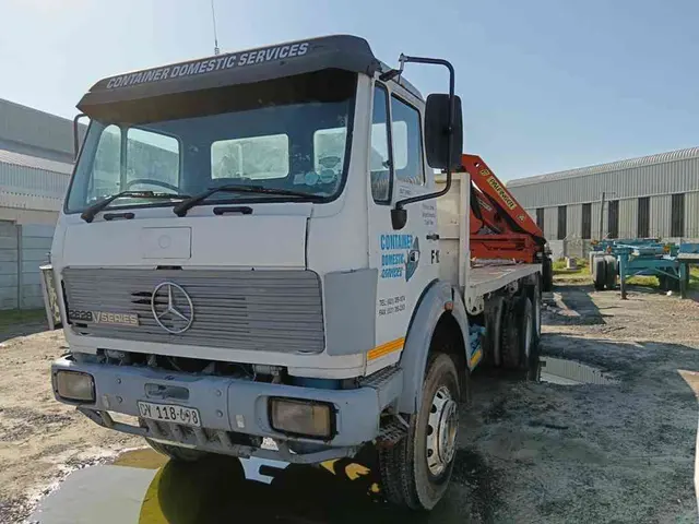 1989 MERCEDES BENZ 2628 DOUBLE AXLE WITH 1995 PAFFINGER CRANE