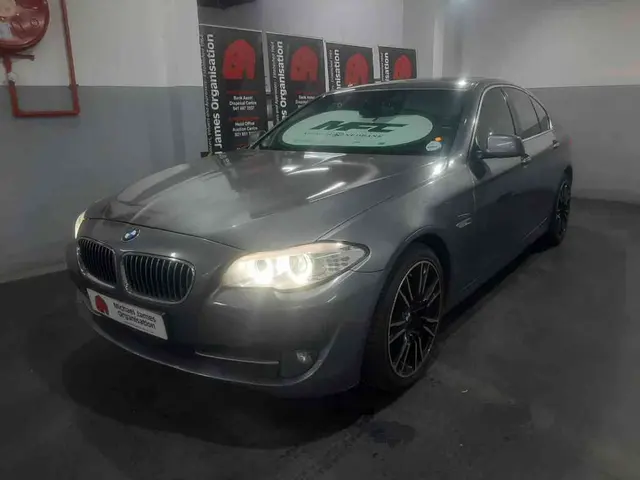 2011 BMW 520D A/T EXLUSIVE (F10)