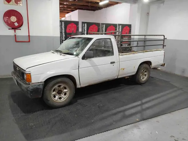2004 NISSAN HARDBODY P/U S/C