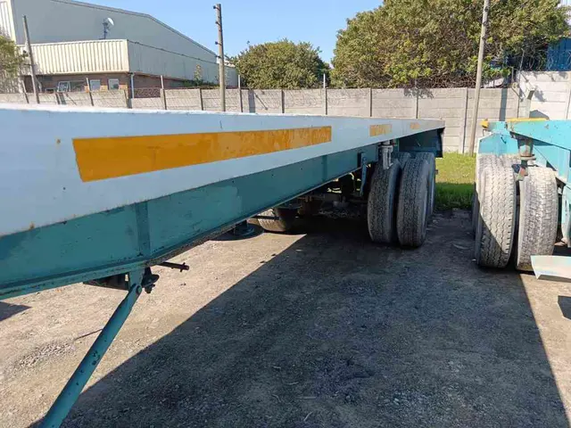 1976 HENRED FRUEHAUF FLAT DECK DOUBLE AXLE 12M