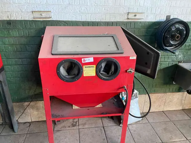 Sand Blasting Machine