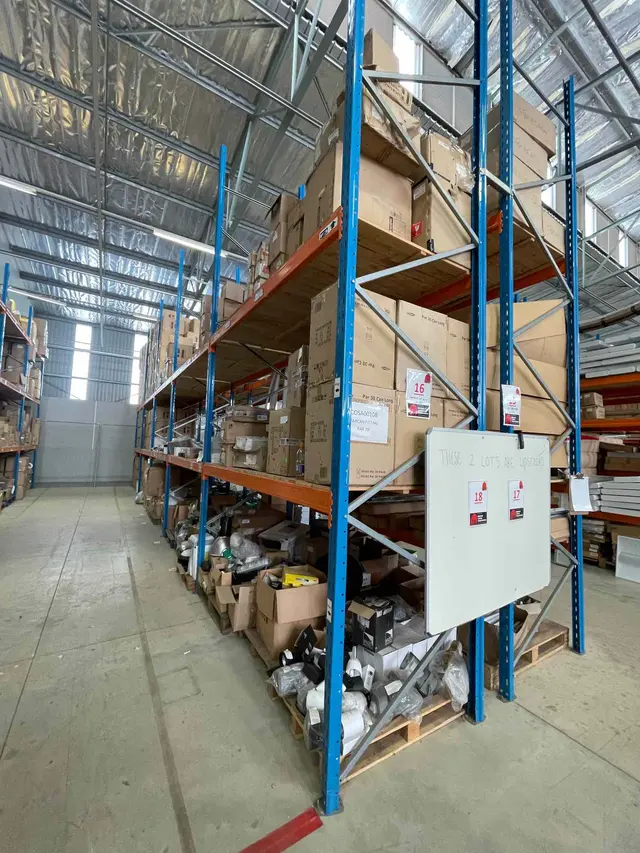 CONTENTS OF 2 X SHELVES: QTY VARIOUS PARCAN FITTINGS, LIGHT FITTINGS, LAMPSHADES, ETC