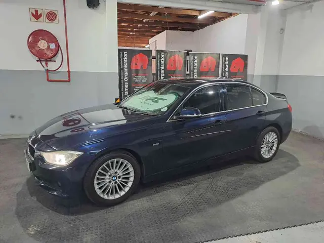 2012 BMW 320i LUXURY LINE A/T (F30)