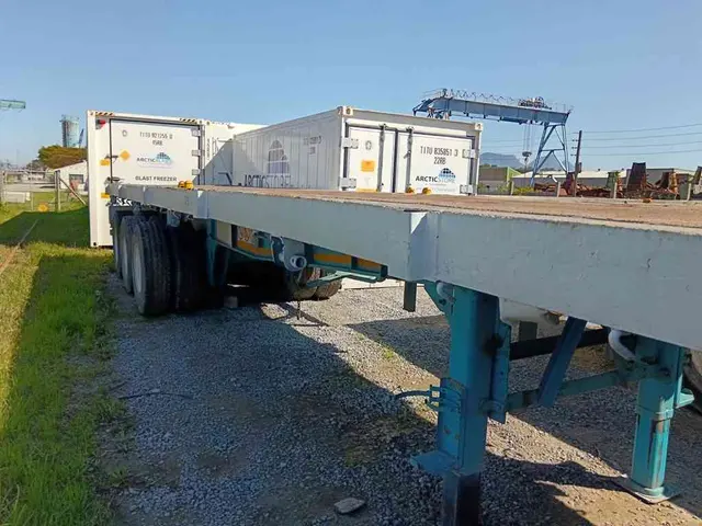 1995 HENRED FRUEHAUF TRI-AXLE