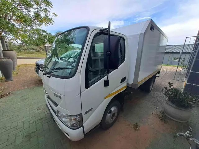 2023 Hino 200 310 Series 4x2 F/C