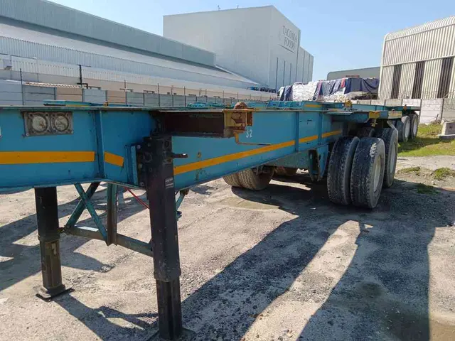 2003 HENRED FRUEHAUF DOUBLE AXLE SKELETAL
