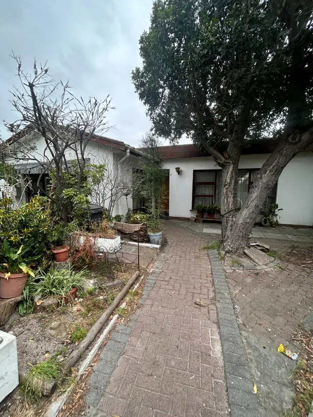 Onsite Curatorship Auction - Quaint Home - Kuils River A-3632
