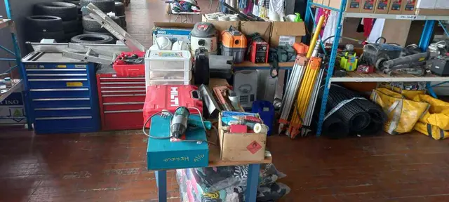 Tools & Hardware