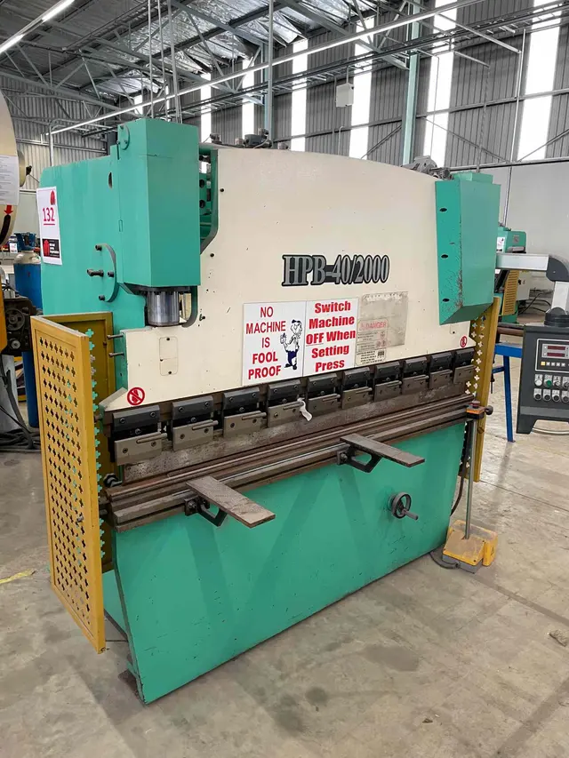 HPB HYDRAULIC BENDING PRESS MACHINE MODEL - HPR 40/2000 MFG NO: LW 1210241