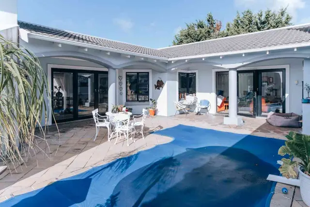 Family Home In Beautiful Kamma Heights