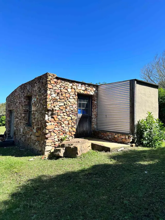 Seaside Country Living – Spacious Smallholding Just Minutes from the City
