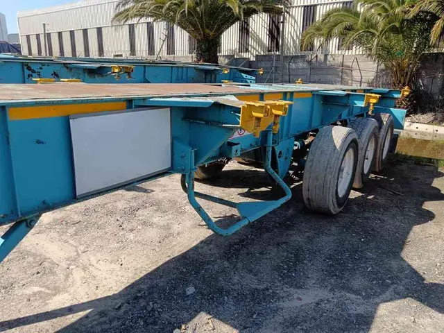 2005 SA TRUCK BODIES TRI-AXLE SKELETAL