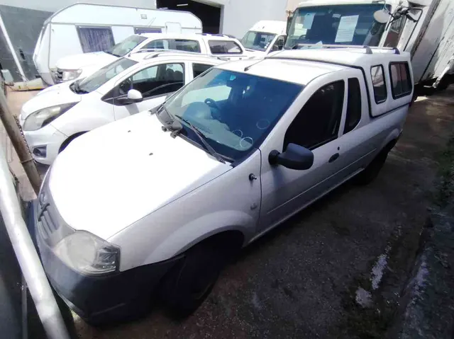 2014 NISSAN NP200