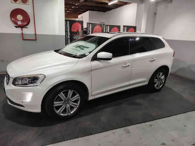 2016 VOLVO XC60 D5 MOMENTUM GEARTRONIC AWD