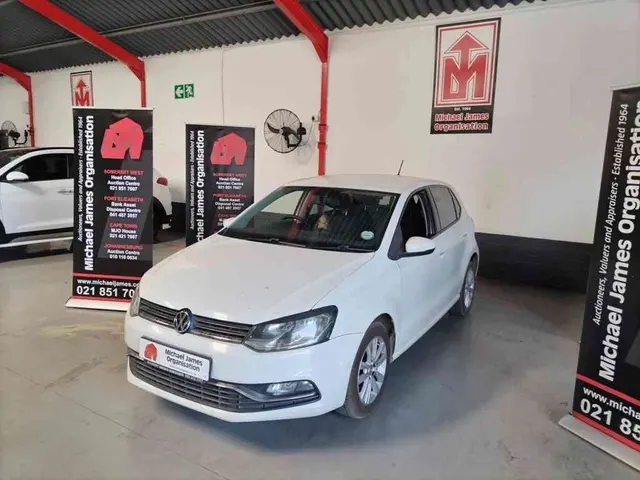 2015 VOLKSWAGEN POLO