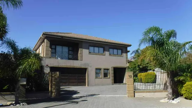 Modern Spacious Property - Excellent Location