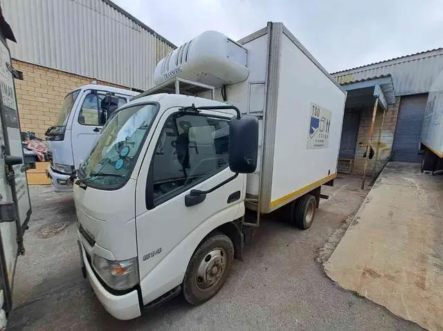 2017 HINO 300 614 SWB A/T AH3