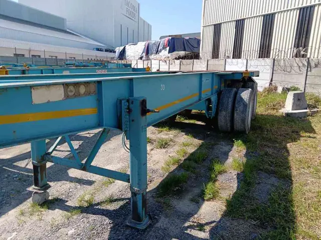 2003 HENRED FRUEHAUF DOUBLE AXLE SKELETAL