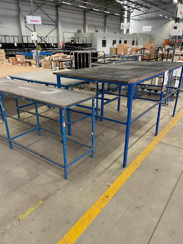 4 X VARIOUS SIZE STEEL TABLES