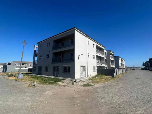 3 Storey Apartment Block - Excellent Location