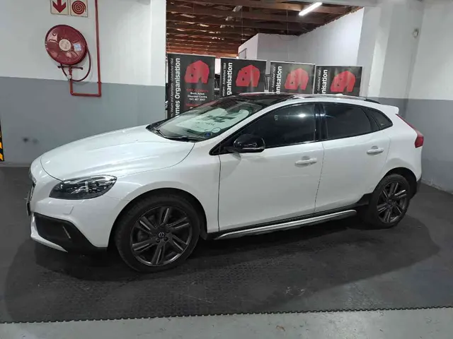 2016 VOLVO V40 CC D3 MOMENTUM GEARTRONIC