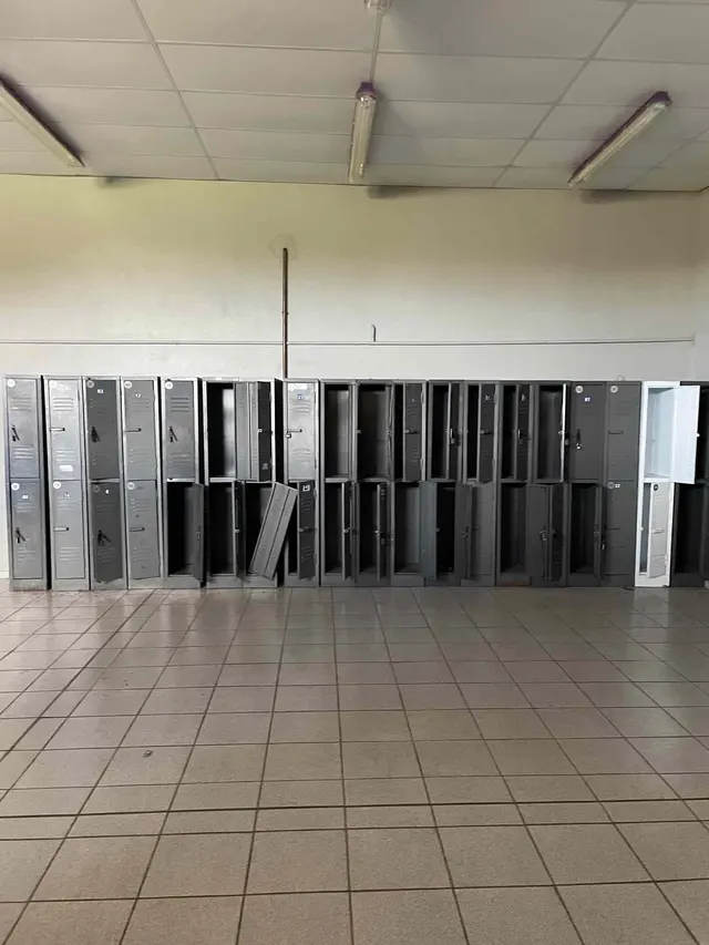 18 X LOCKER UNITS