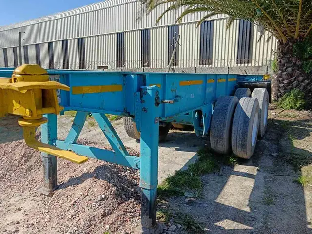 1985 HENRED FRUEHAUF DOUBLE AXLE SKELETAL