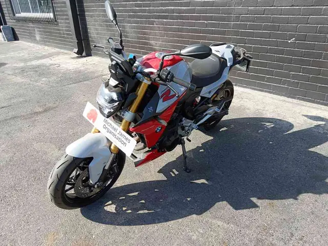 2021 BMW F 900 R