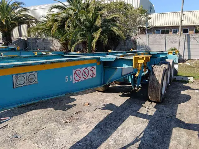 2012 CTS TRI-AXLE SKELETAL