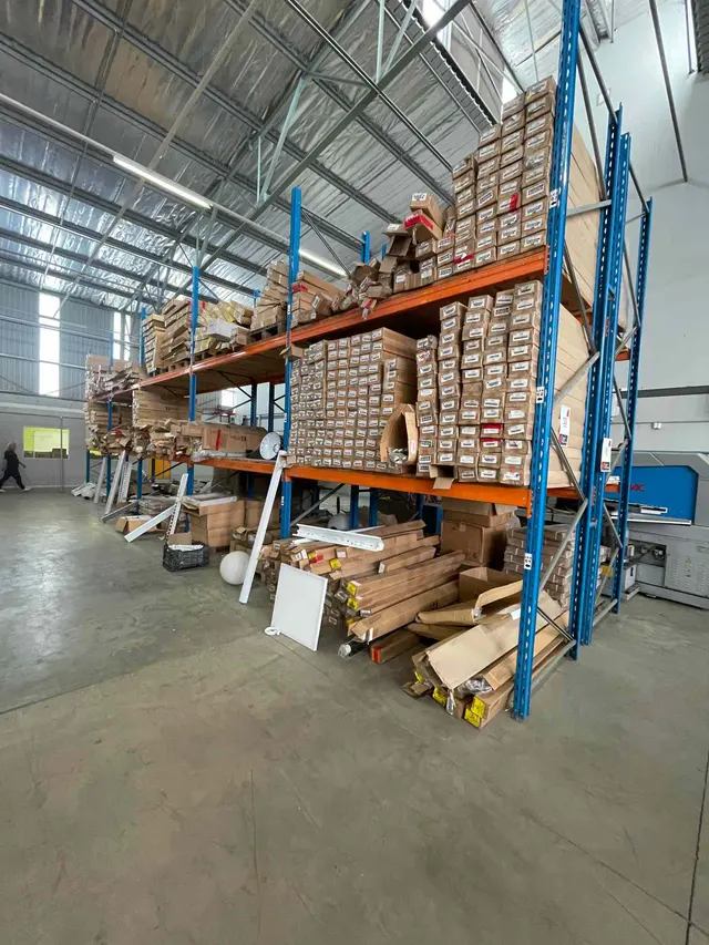 CONTENTS ON 2 X SHELVES: QTY LIGHTFITTINGS, LIGHTS, PANELS, PARTS, LAMPSHADES,  ETC