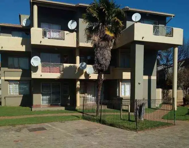 Sectional Title Unit - Aqua Azure, Florida, Roodepoort