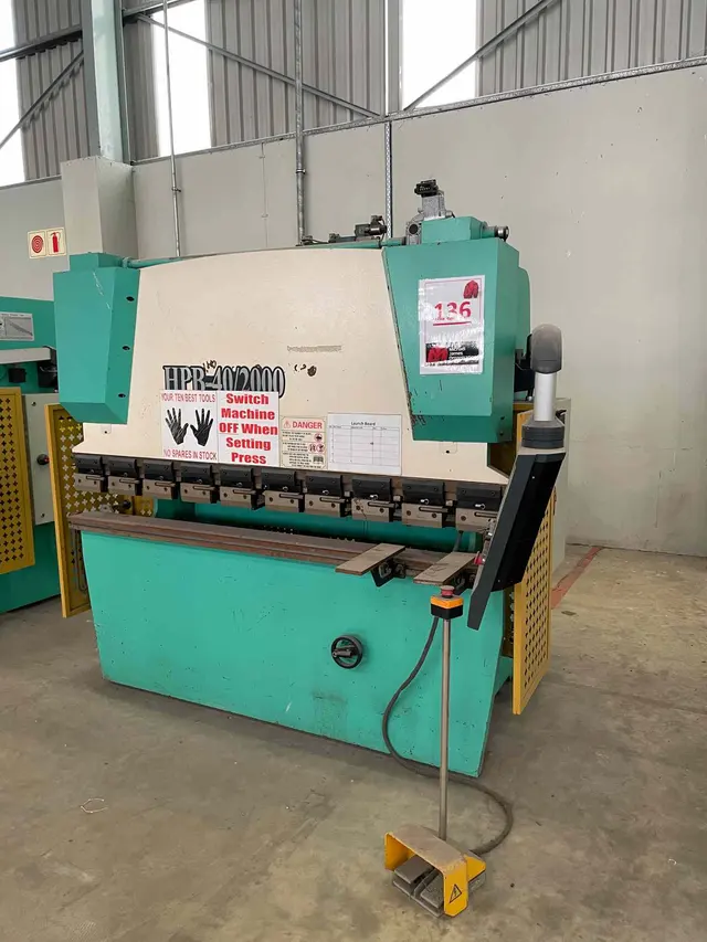 HPB HYDRAULIC BENDING MACHINE MODEL - HPB 40/2000 MFG NO: LW121O24B - 3