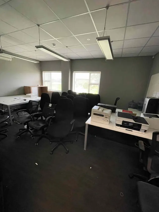 CONTENTS OFFICE: QTY OFFICE CHAIRS, 4 X 2 PHASE STEEL WHITE OFFICE DESKS, SLIDING DOOR CREDENZA, 2 X PEDESTALS, 3 X WATERBOTTLES, HP OFFICE JET PRINTER, HP PRINTER, SAMSUNG PRINTER & BROTHER PRINTER