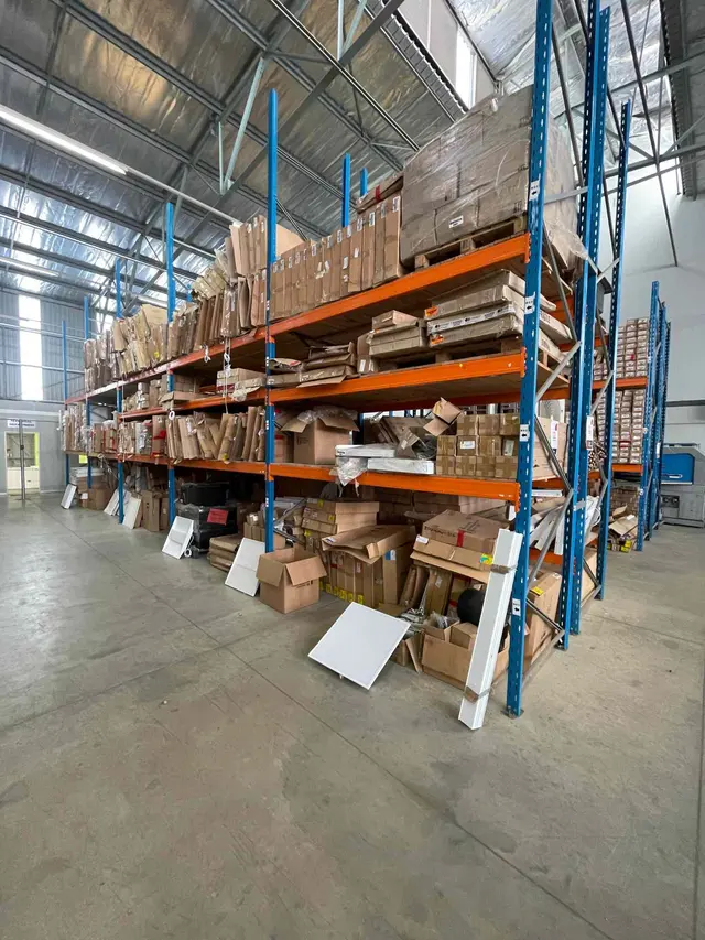 CONTENTS OF 2 X SHELVES: QTY AIRCONDITIONER UNITS, VARIOUS LIGHT FITTINGS, STRIPS, STEEL FITTINGS, ETC
