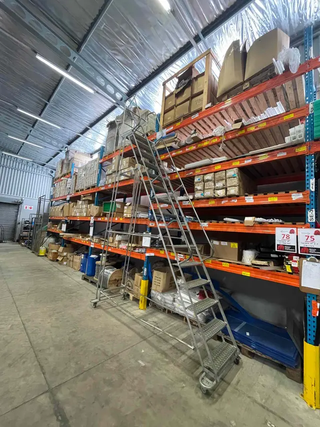CONTENTS OF 4 SHELVES: 25 X 1220 X LUMINO DIFFUSERS, QTY VARIOUS LENSES, WIRE ON ROLLS, PLASTIC CLIPS & CONNECTORS, DIFFUSERS, CABLES, ETC