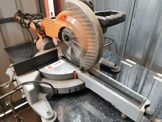 Lot 84 - Einhell new generation KGSZ 4300 Saw