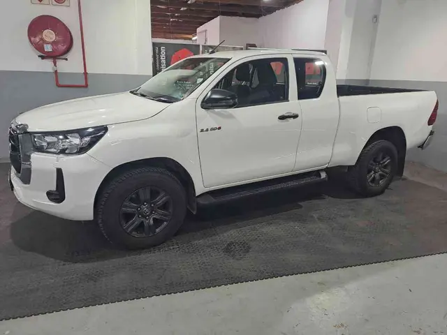 2021 TOYOTA HILUX 2.4 GD-6 RB RAIDER P/U E/CAB