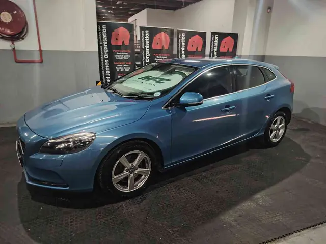 2015 VOLVO V40 T3 EXCEL