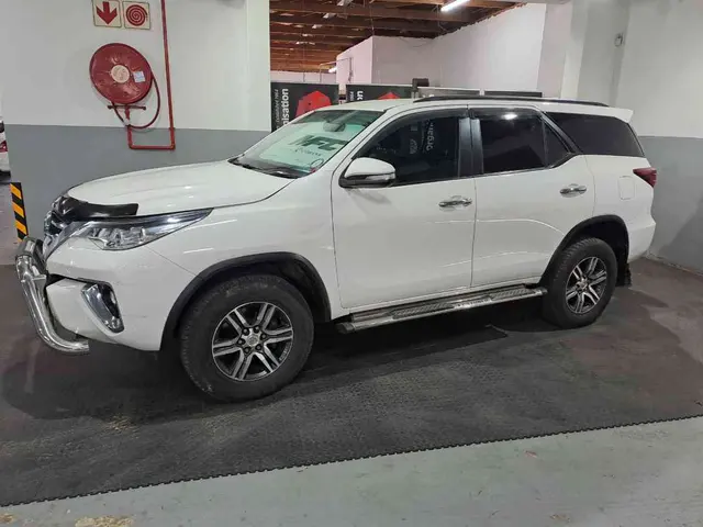 2017 TOYOTA FORTUNER 2.4 GD-6 R/B A/T